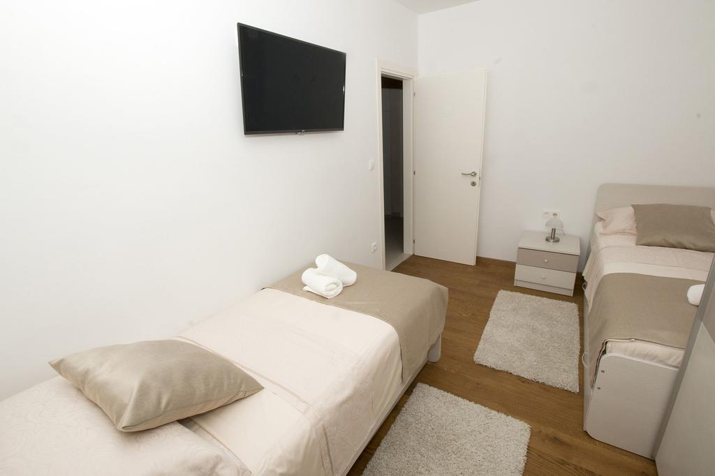 Lct Apartment Laura Omis Exterior photo