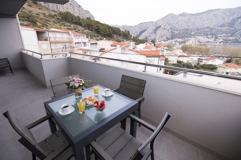 Lct Apartment Laura Omis Exterior photo