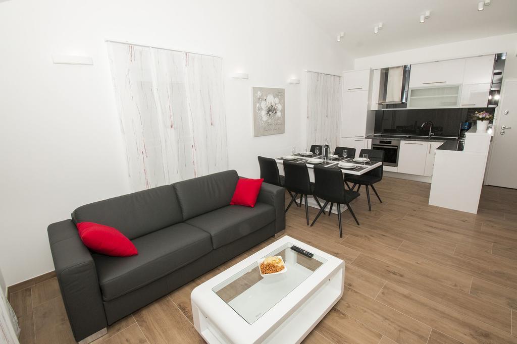 Lct Apartment Laura Omis Exterior photo