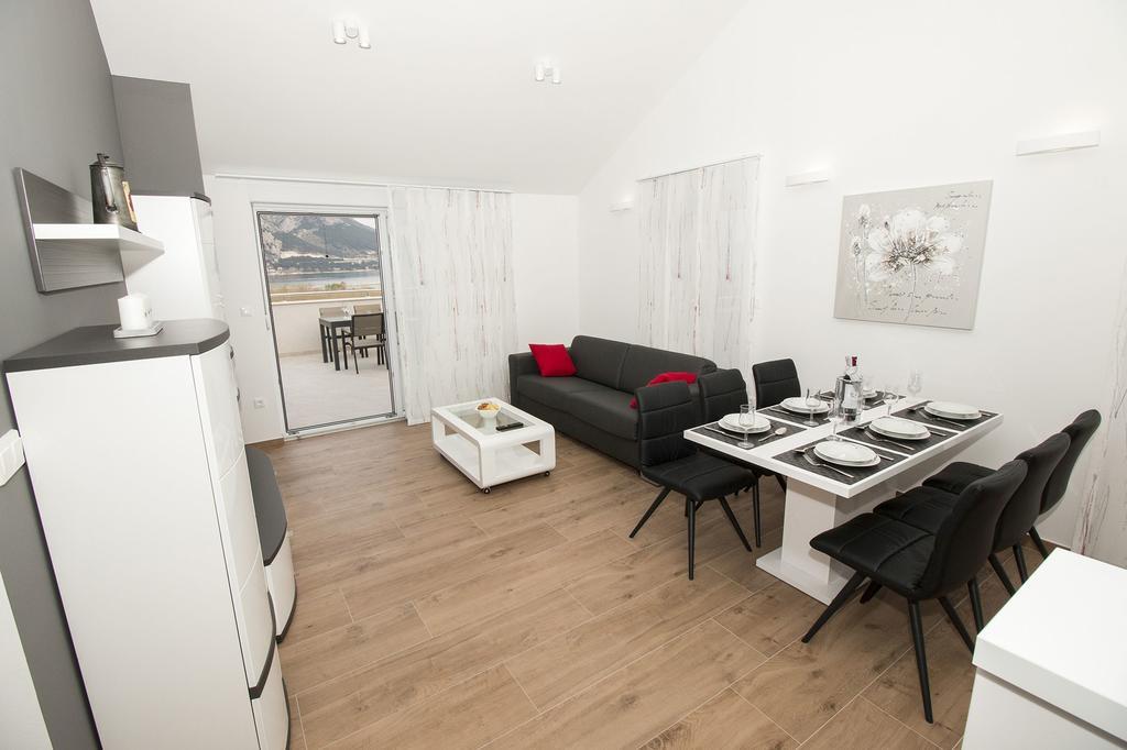 Lct Apartment Laura Omis Exterior photo