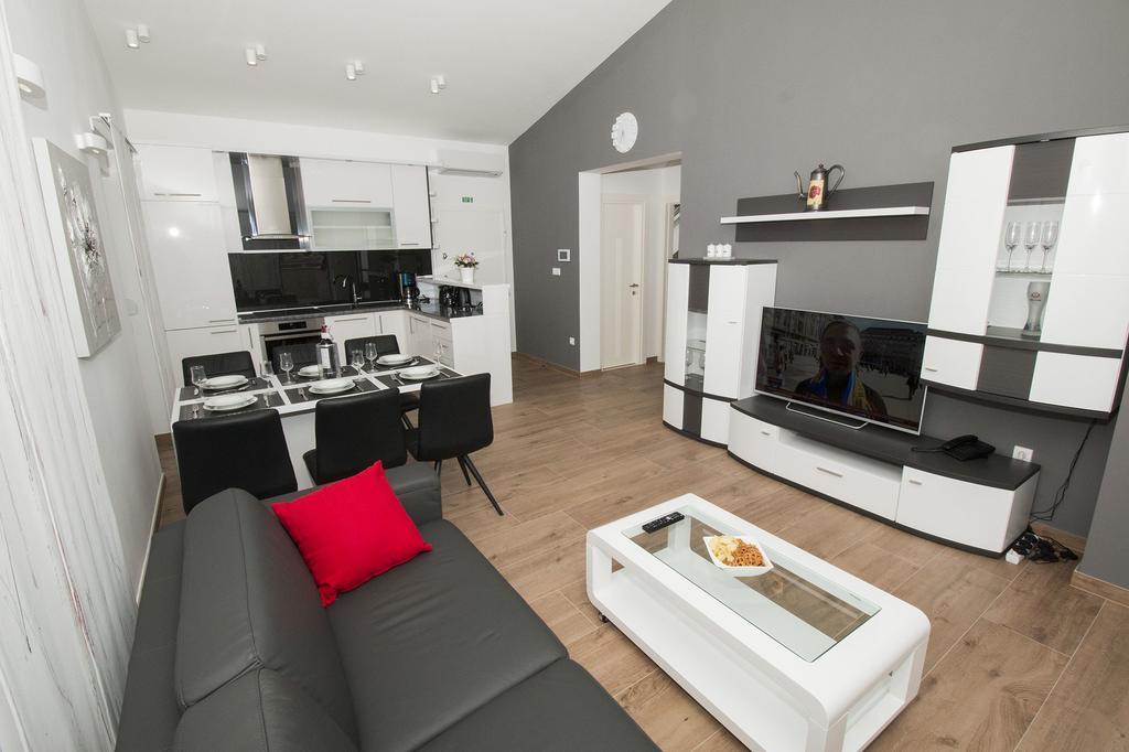 Lct Apartment Laura Omis Exterior photo